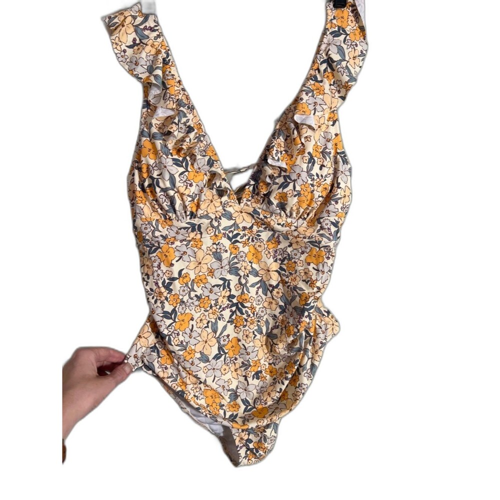 NWT XL Cupshe Yellow White Floral Ruffled One-Piece Swimsuit